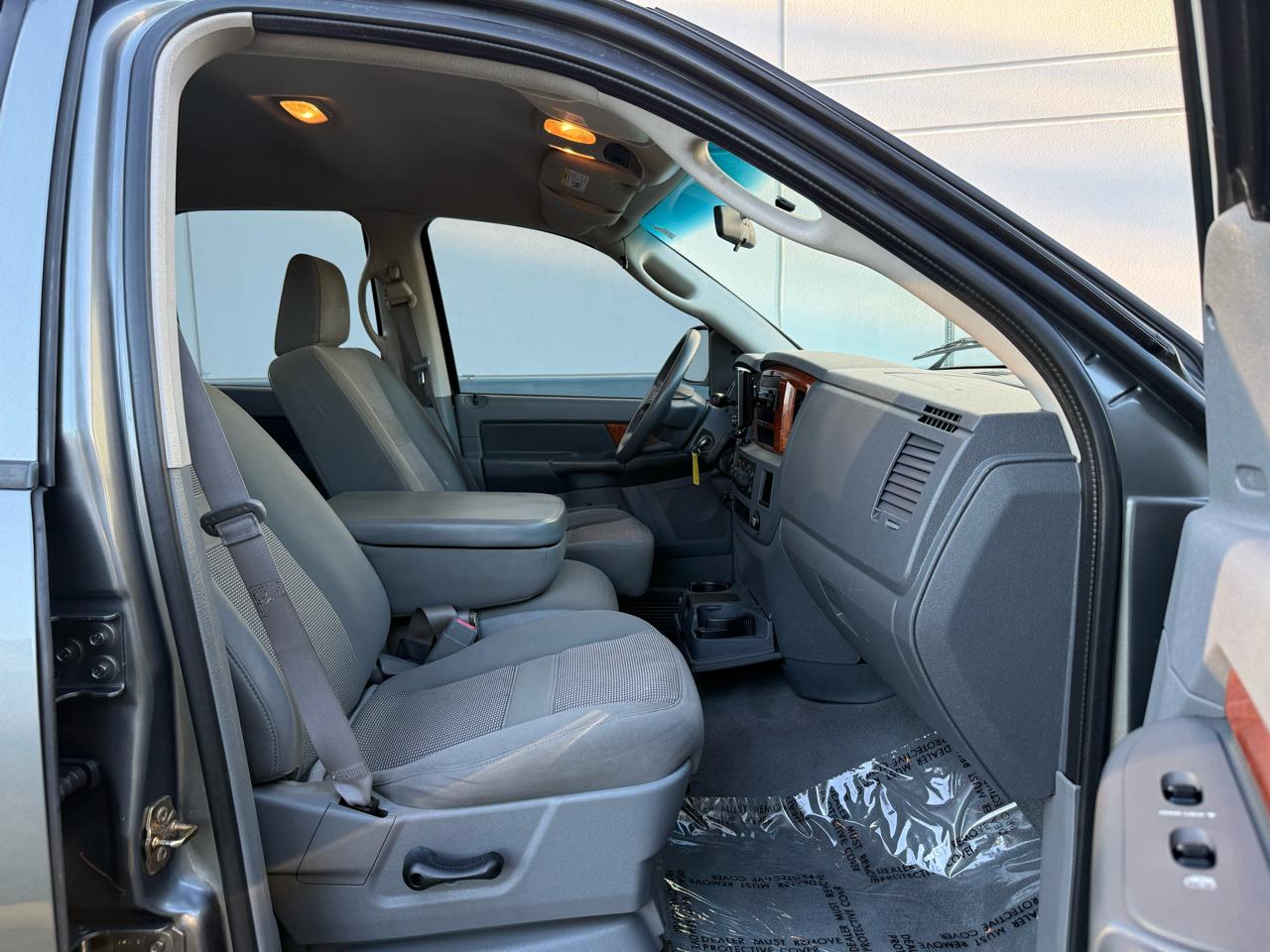 Dodge Ram 1500 4dr Quad Cab 140.5 SLT 2006