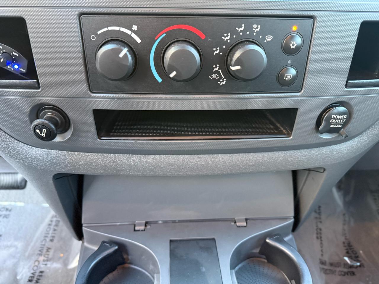 Dodge Ram 1500 4dr Quad Cab 140.5 SLT 2006