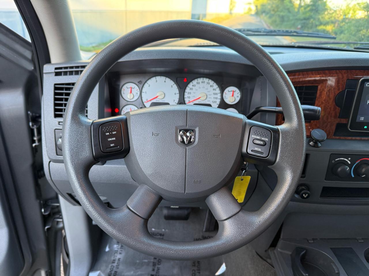 Dodge Ram 1500 4dr Quad Cab 140.5 SLT 2006