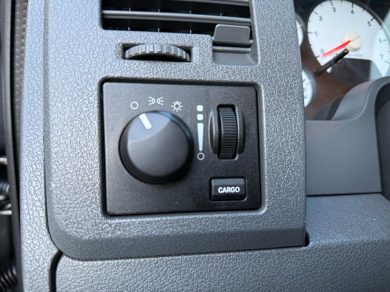 Dodge Ram 1500 4dr Quad Cab 140.5 SLT 2006