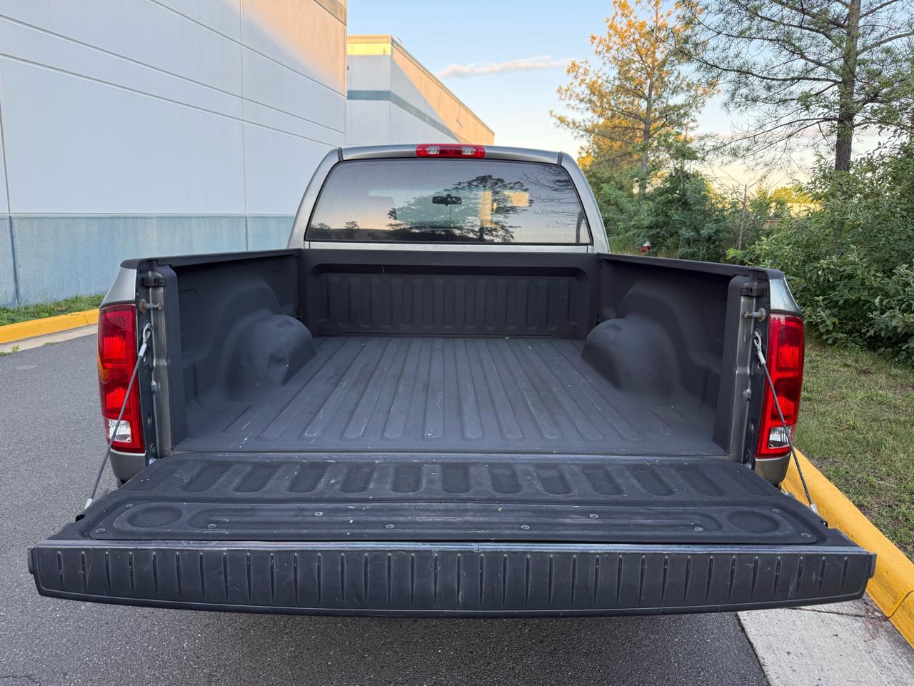 Dodge Ram 1500 4dr Quad Cab 140.5 SLT 2006