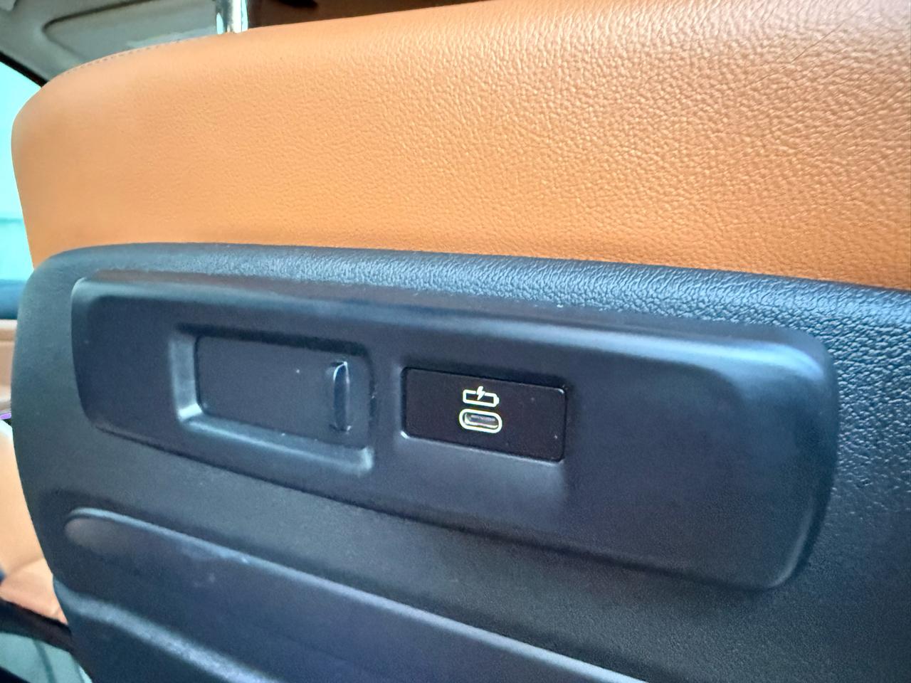 BMW X7 xDrive50i Sports Activity Vehicle 2019