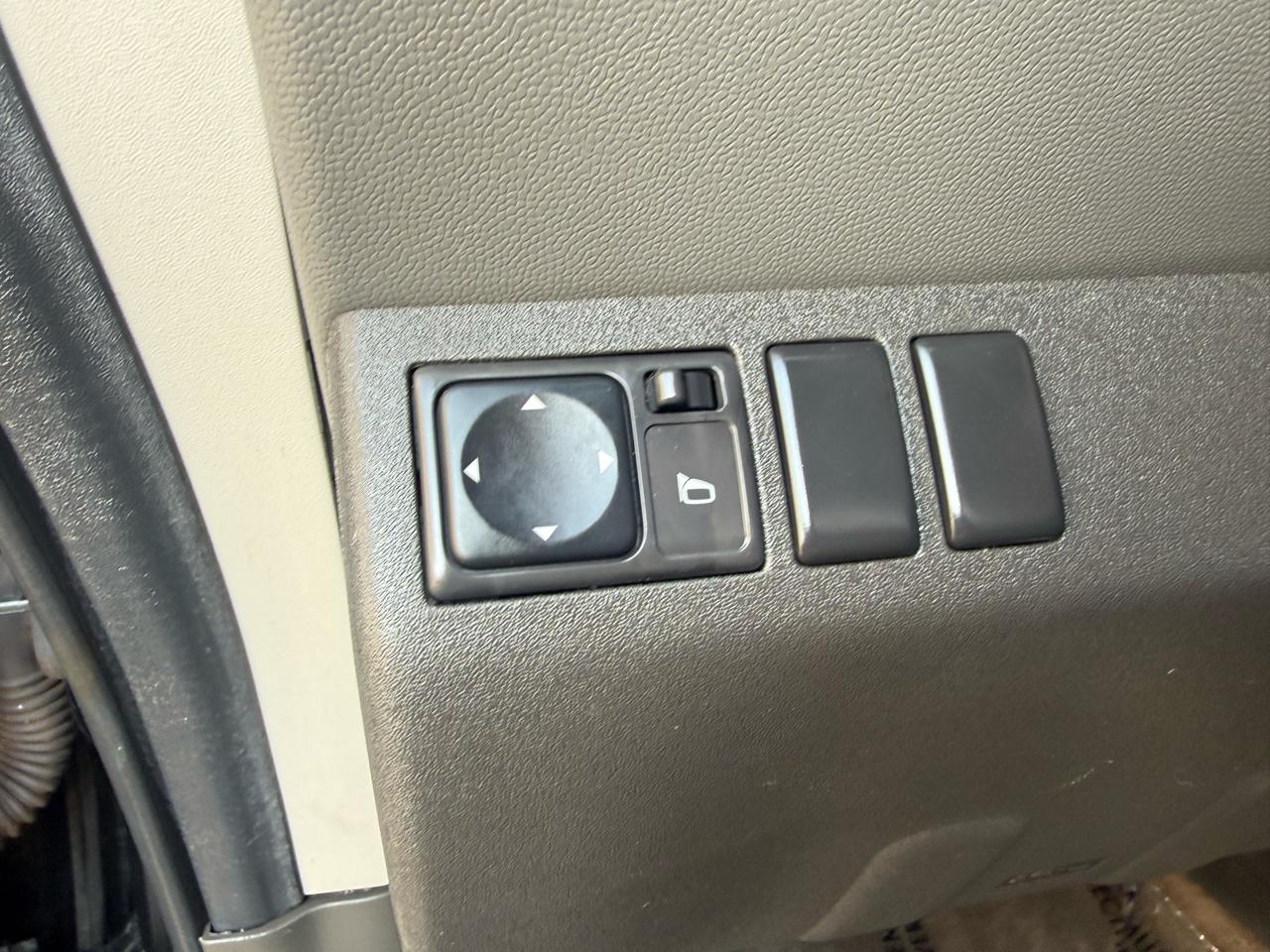 Nissan Xterra 4WD 4dr Auto S 2011