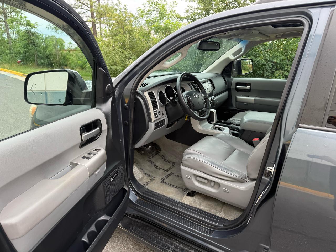 Toyota Sequoia 4WD 4dr LV8 6-Spd AT Ltd (Natl) 2008