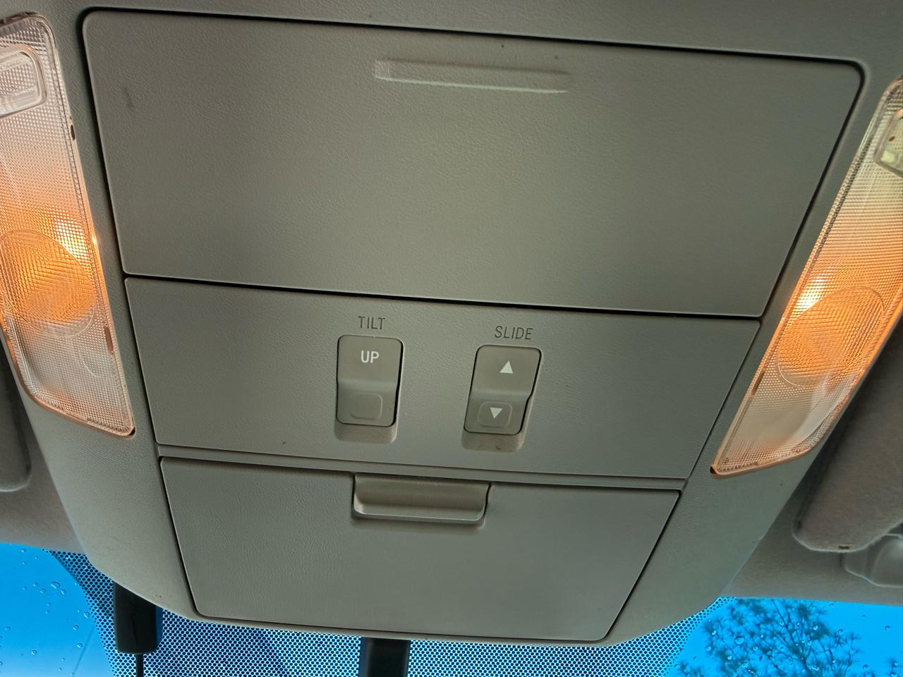 Toyota Sequoia 4WD 4dr LV8 6-Spd AT Ltd (Natl) 2008