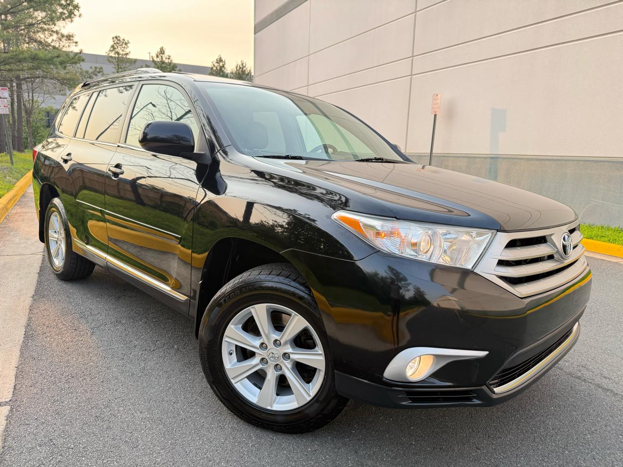 Toyota Highlander 4WD 4dr V6 Base (Natl) 2011
