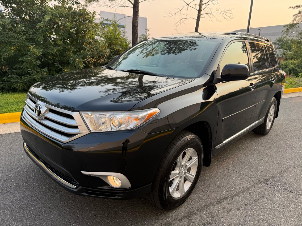 Toyota Highlander 4WD 4dr V6 Base (Natl) 2011