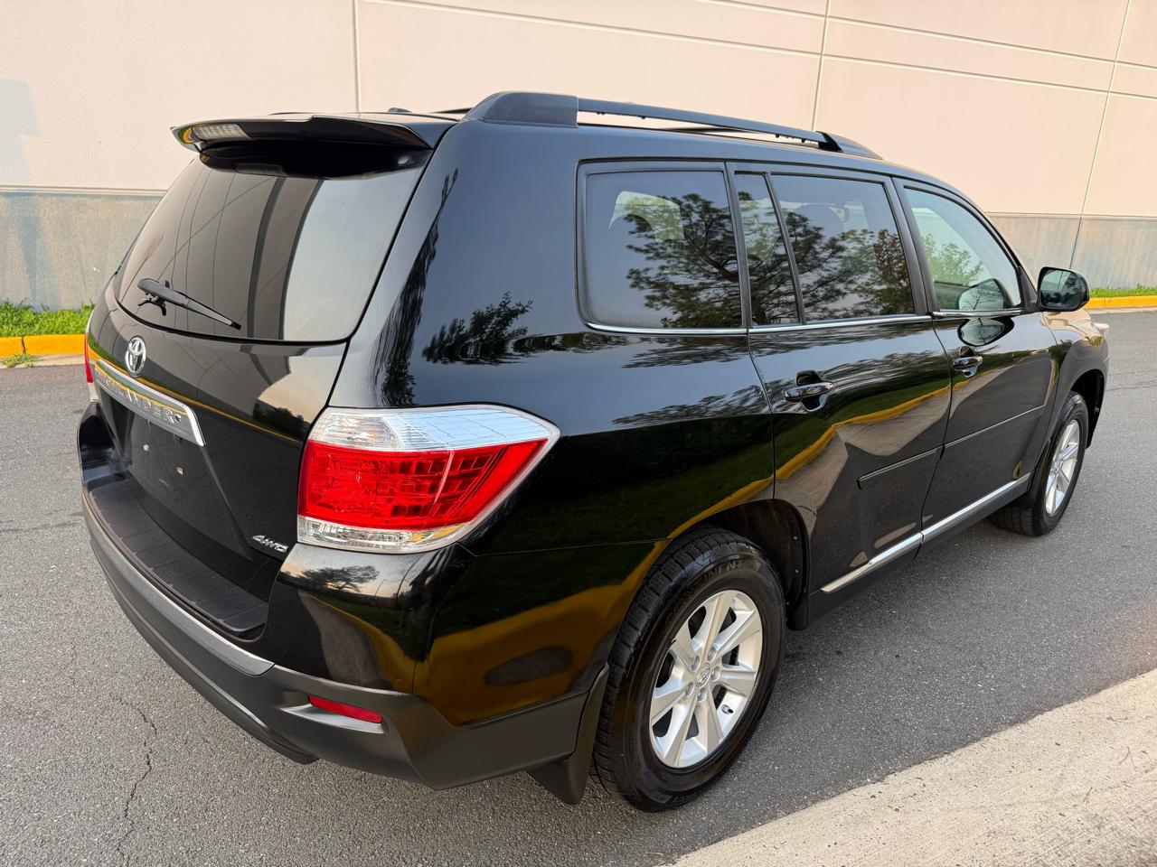 Toyota Highlander 4WD 4dr V6 Base (Natl) 2011
