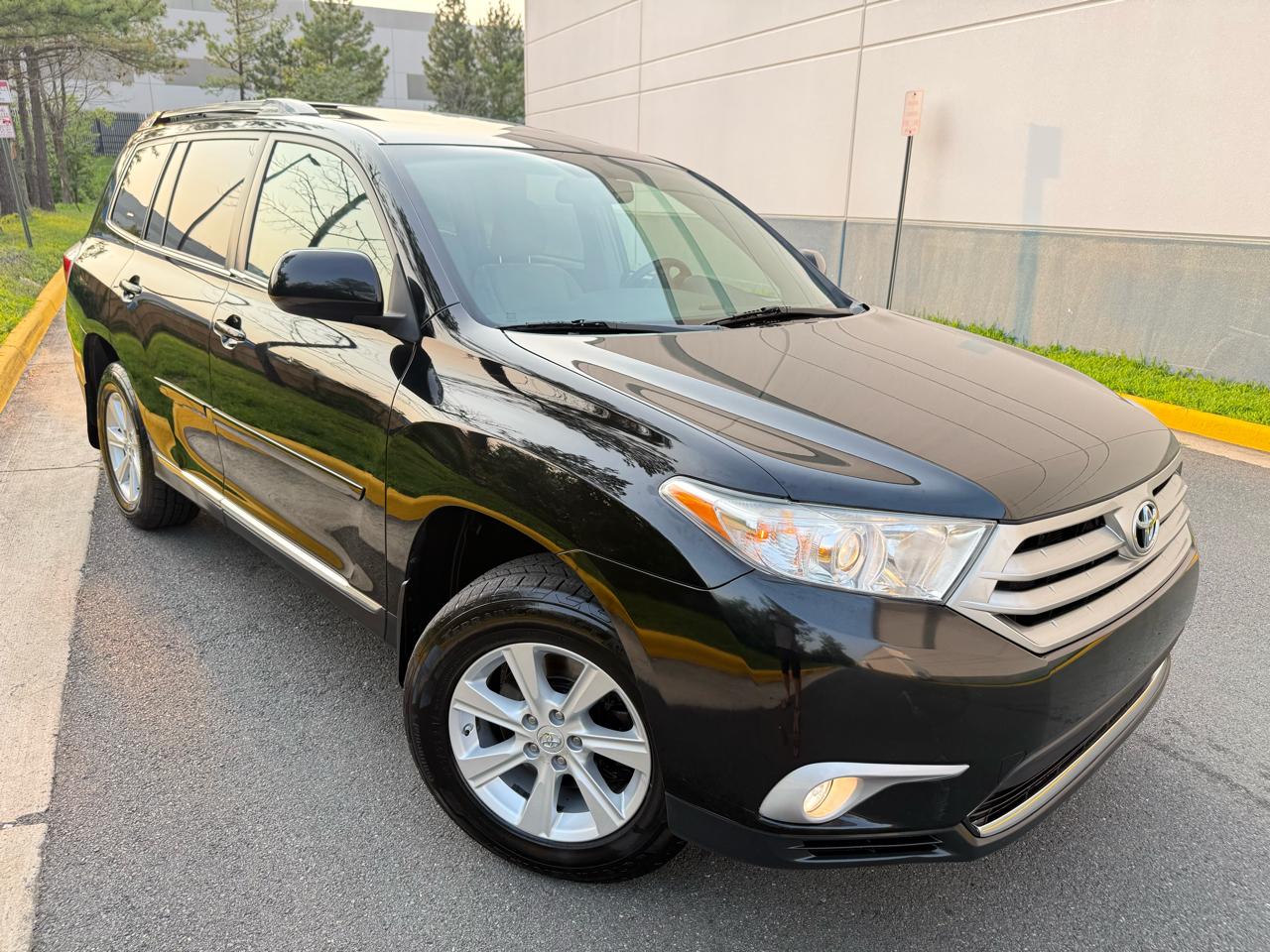 Toyota Highlander 4WD 4dr V6 Base (Natl) 2011