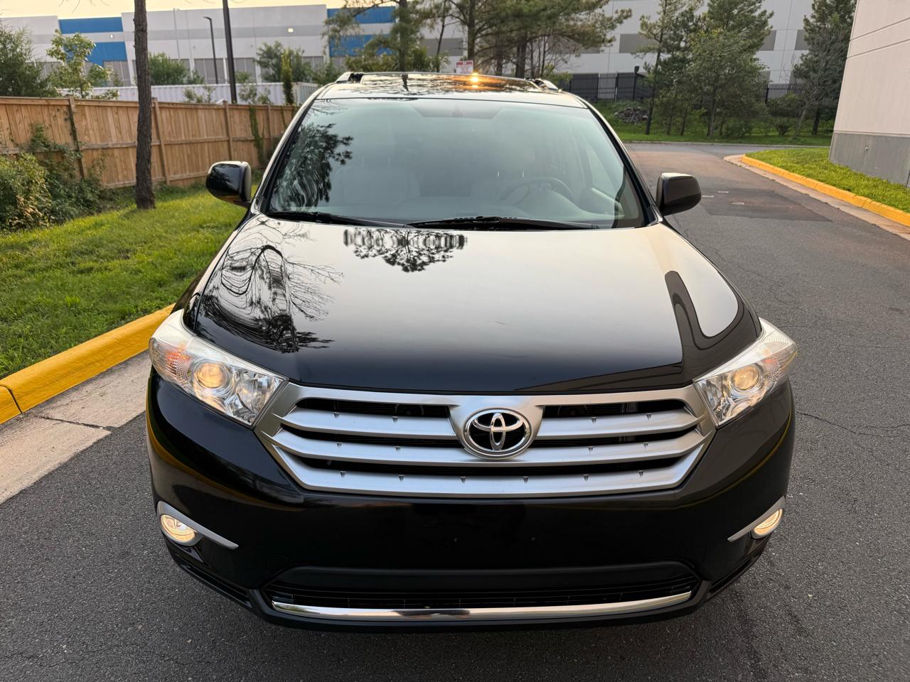 Toyota Highlander 4WD 4dr V6 Base (Natl) 2011