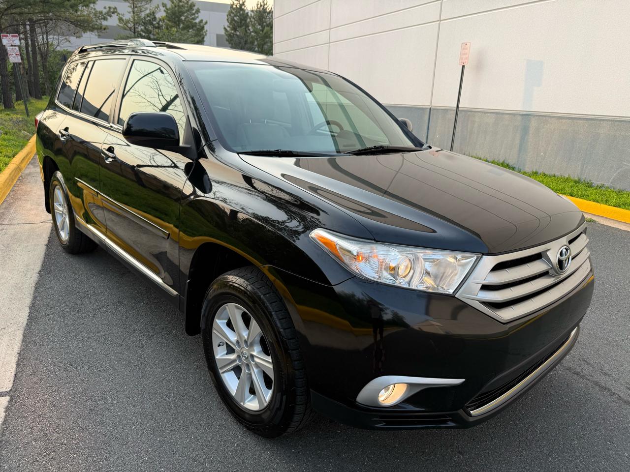 Toyota Highlander 4WD 4dr V6 Base (Natl) 2011