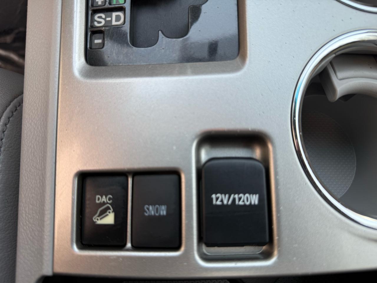 Toyota Highlander 4WD 4dr V6 Base (Natl) 2011