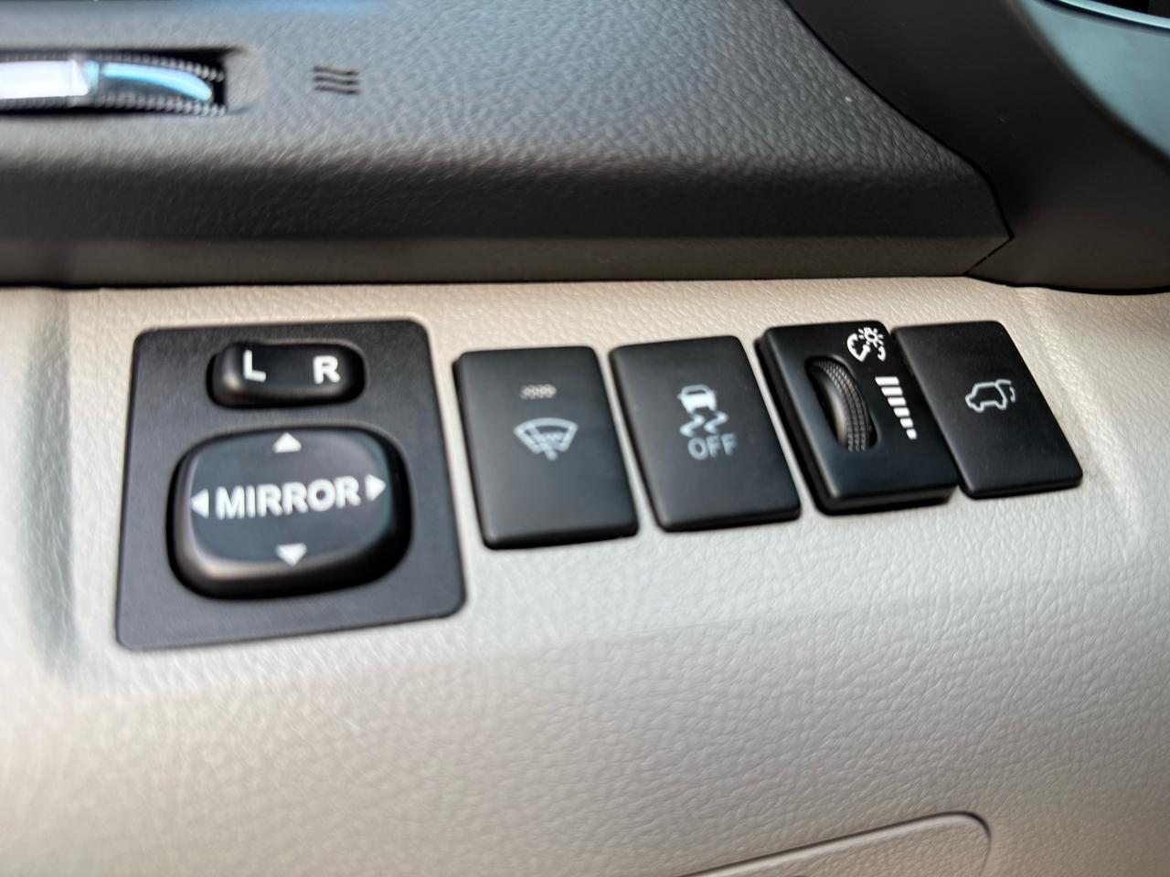 Toyota Highlander 4WD 4dr V6 Base (Natl) 2011
