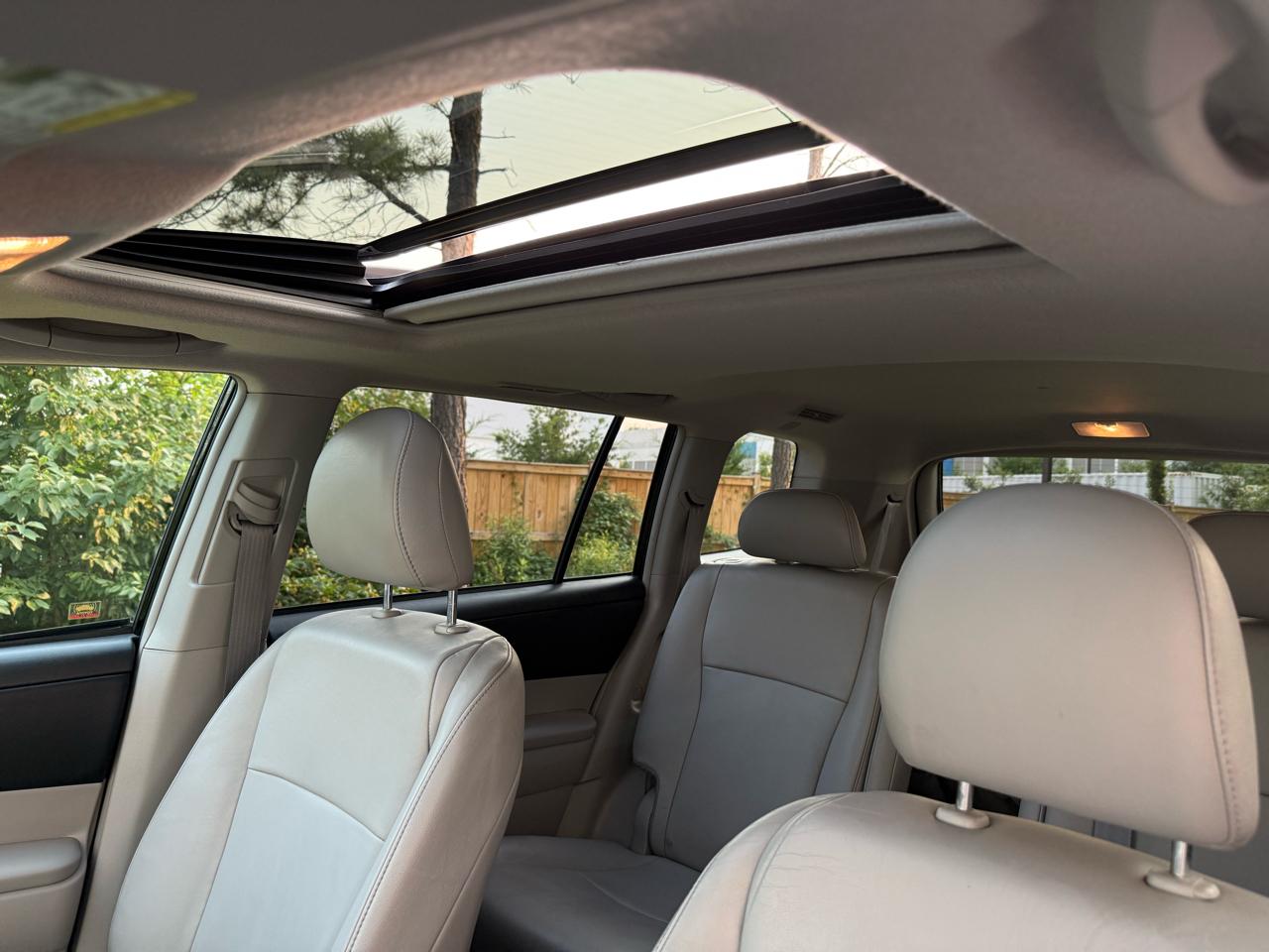 Toyota Highlander 4WD 4dr V6 Base (Natl) 2011