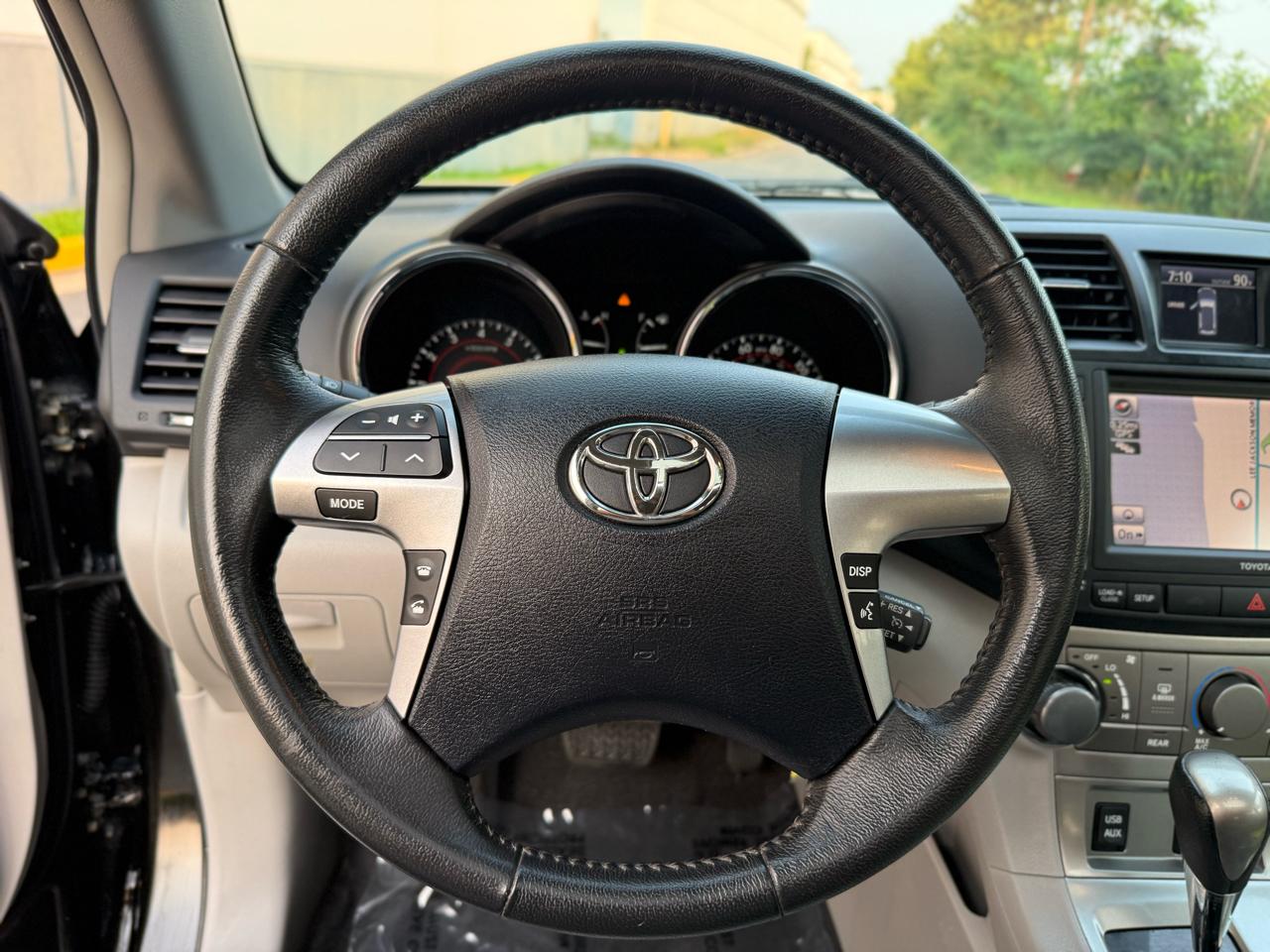 Toyota Highlander 4WD 4dr V6 Base (Natl) 2011