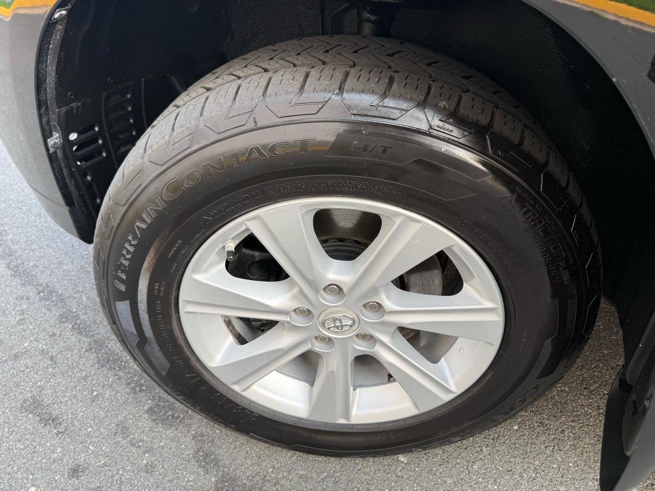 Toyota Highlander 4WD 4dr V6 Base (Natl) 2011