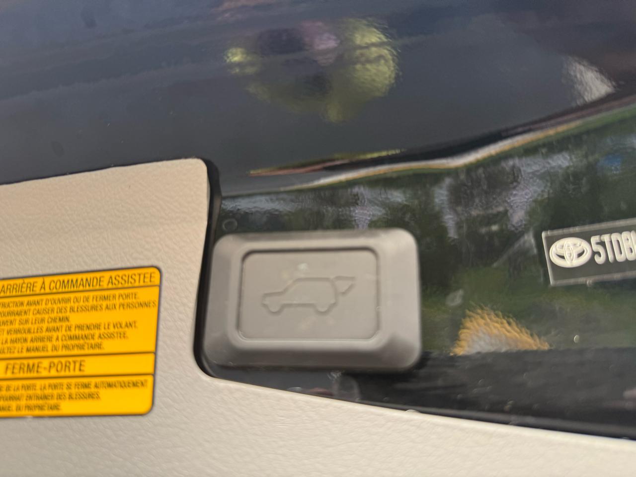 Toyota Highlander 4WD 4dr V6 Base (Natl) 2011