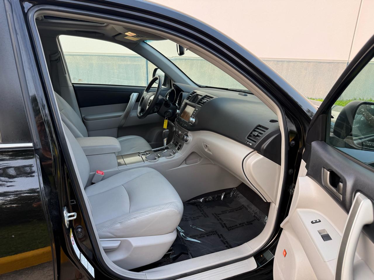 Toyota Highlander 4WD 4dr V6 Base (Natl) 2011