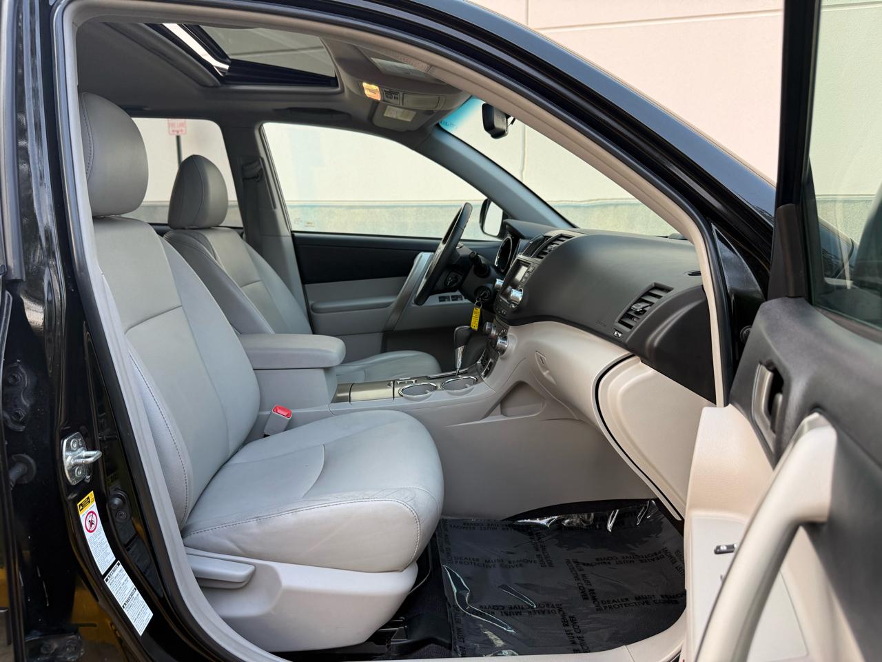 Toyota Highlander 4WD 4dr V6 Base (Natl) 2011