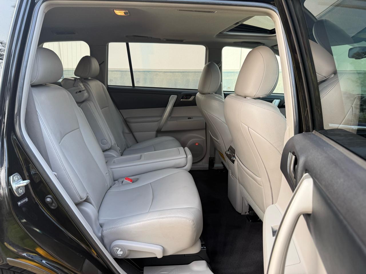 Toyota Highlander 4WD 4dr V6 Base (Natl) 2011