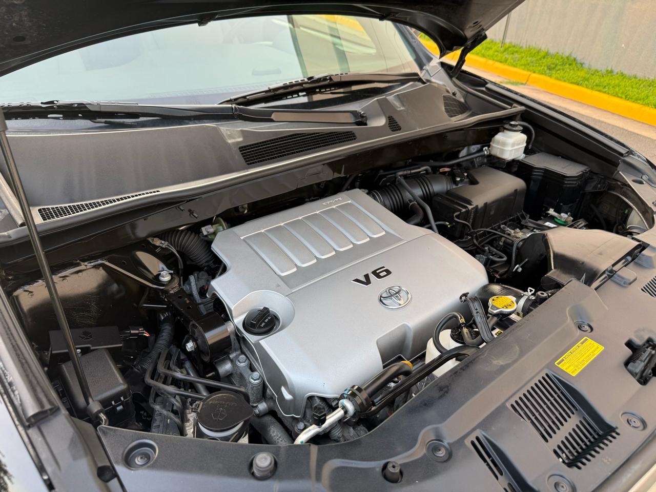 Toyota Highlander 4WD 4dr V6 Base (Natl) 2011
