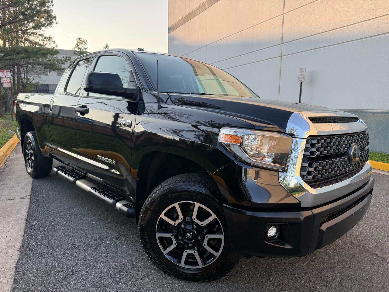 Toyota Tundra 4WD Limited Double Cab 6.5' Bed 5.7L (Natl) 2018