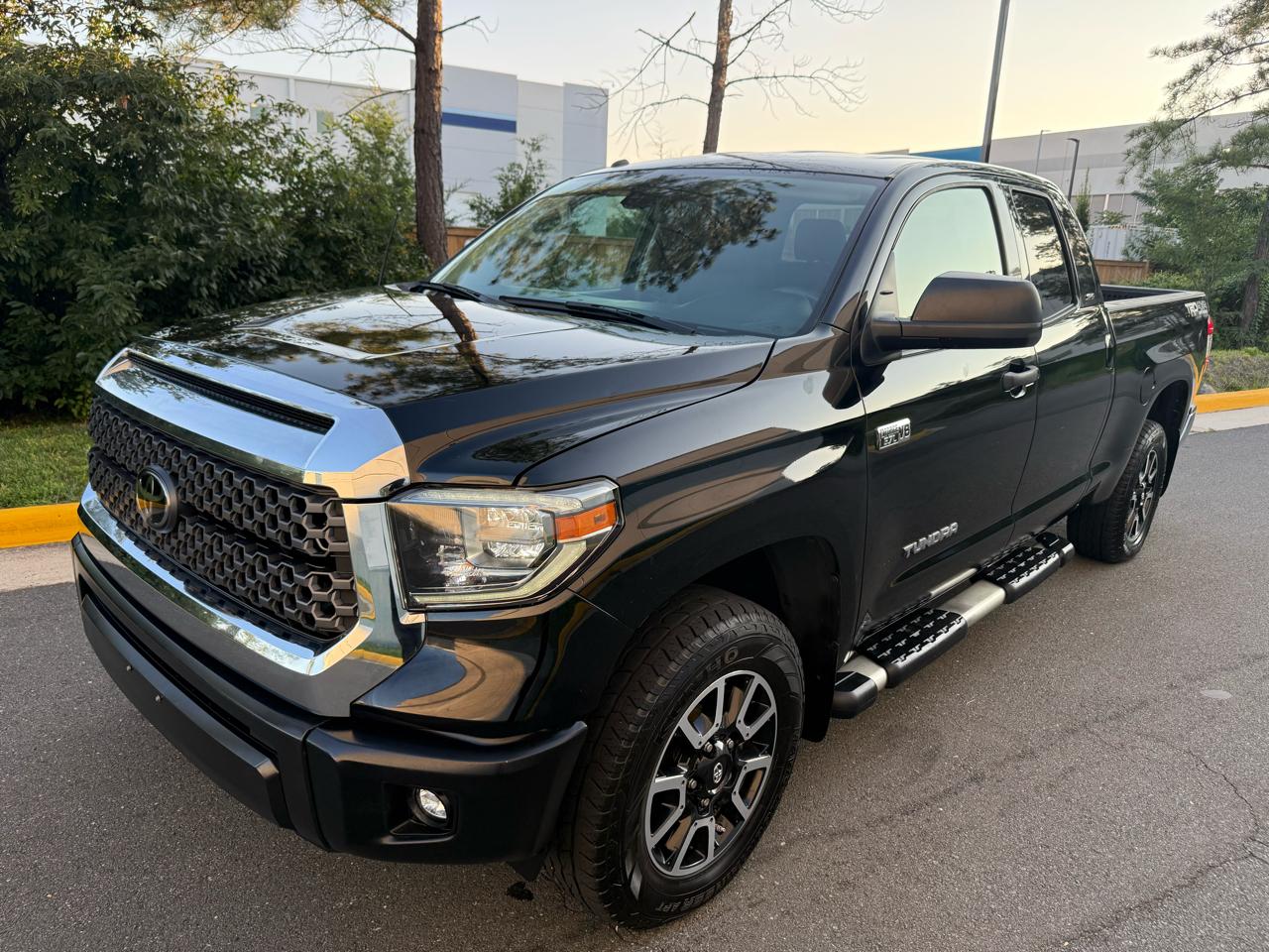 Toyota Tundra 4WD Limited Double Cab 6.5' Bed 5.7L (Natl) 2018
