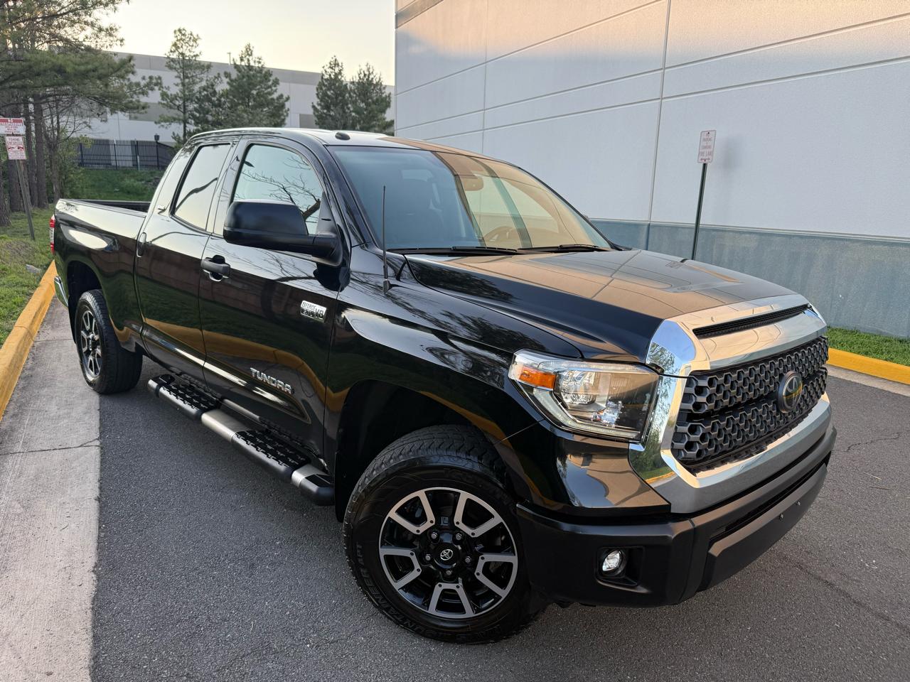 Toyota Tundra 4WD Limited Double Cab 6.5' Bed 5.7L (Natl) 2018
