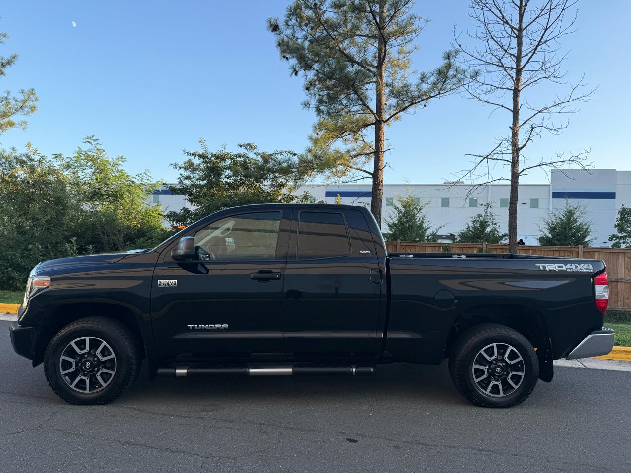 Toyota Tundra 4WD Limited Double Cab 6.5' Bed 5.7L (Natl) 2018