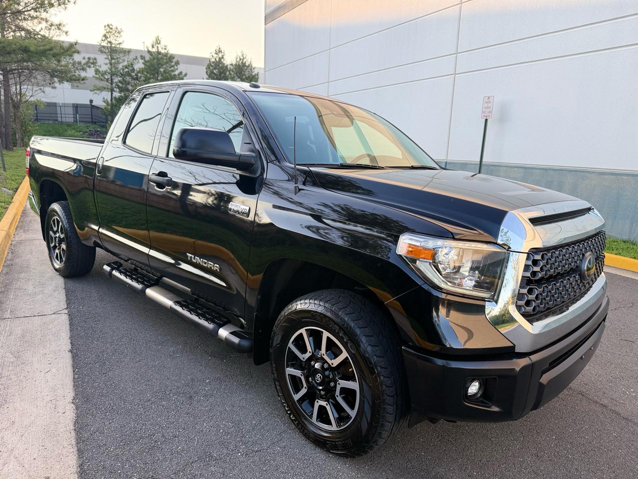 Toyota Tundra 4WD Limited Double Cab 6.5' Bed 5.7L (Natl) 2018