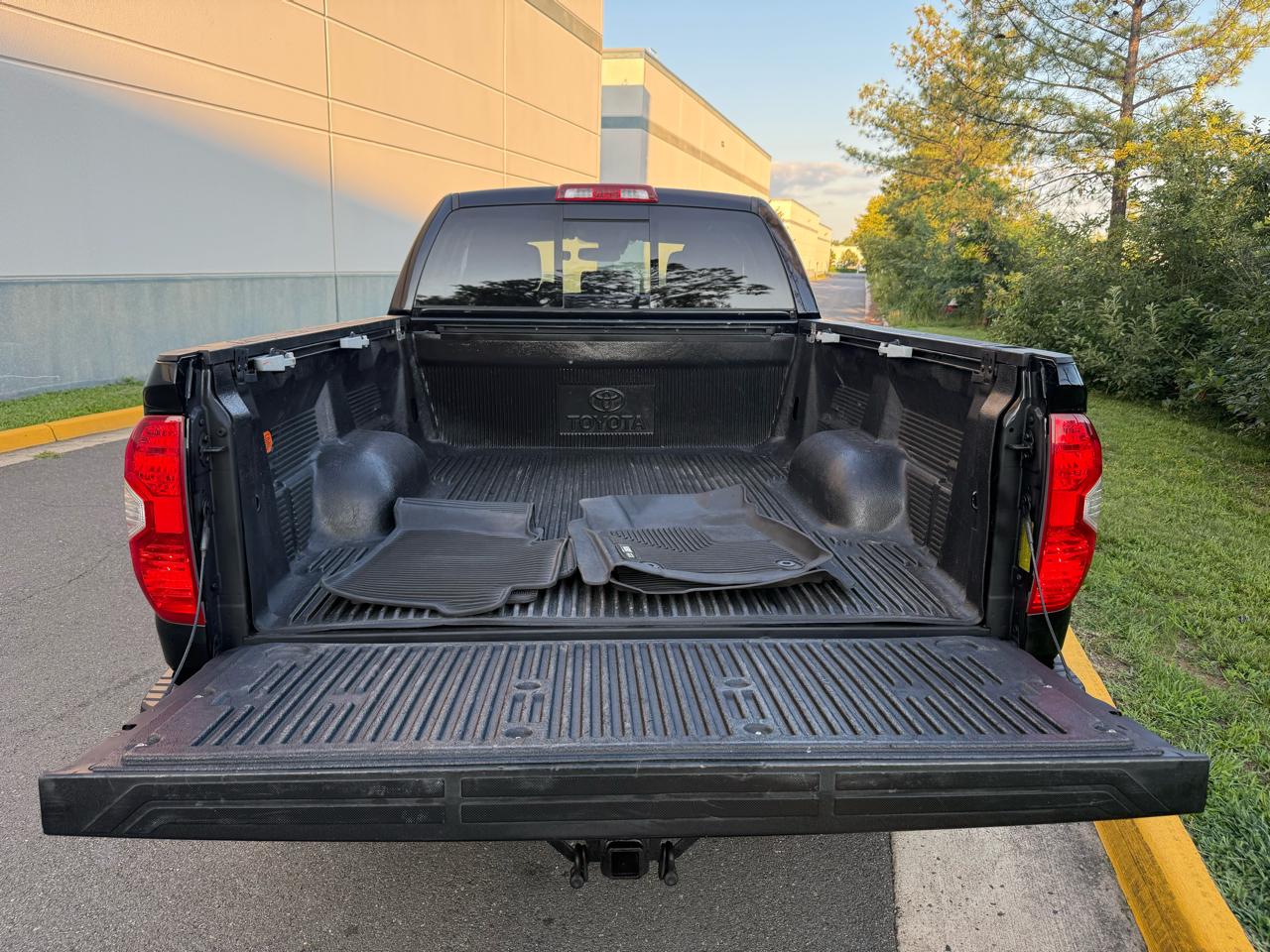 Toyota Tundra 4WD Limited Double Cab 6.5' Bed 5.7L (Natl) 2018