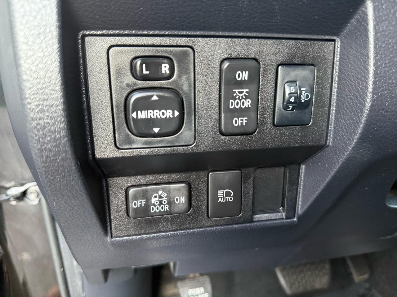 Toyota Tundra 4WD Limited Double Cab 6.5' Bed 5.7L (Natl) 2018