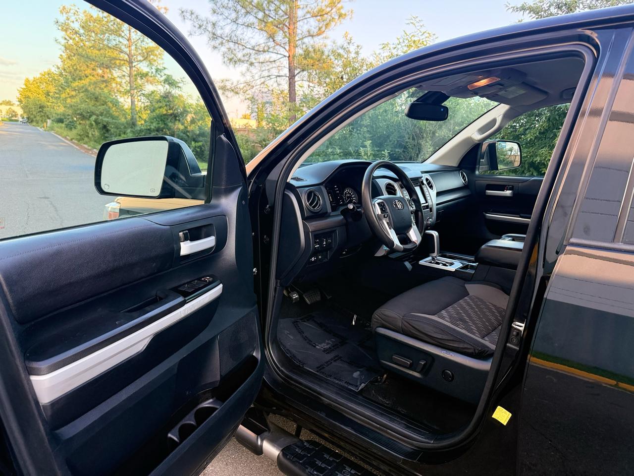 Toyota Tundra 4WD Limited Double Cab 6.5' Bed 5.7L (Natl) 2018