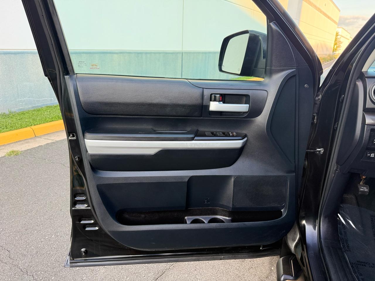 Toyota Tundra 4WD Limited Double Cab 6.5' Bed 5.7L (Natl) 2018