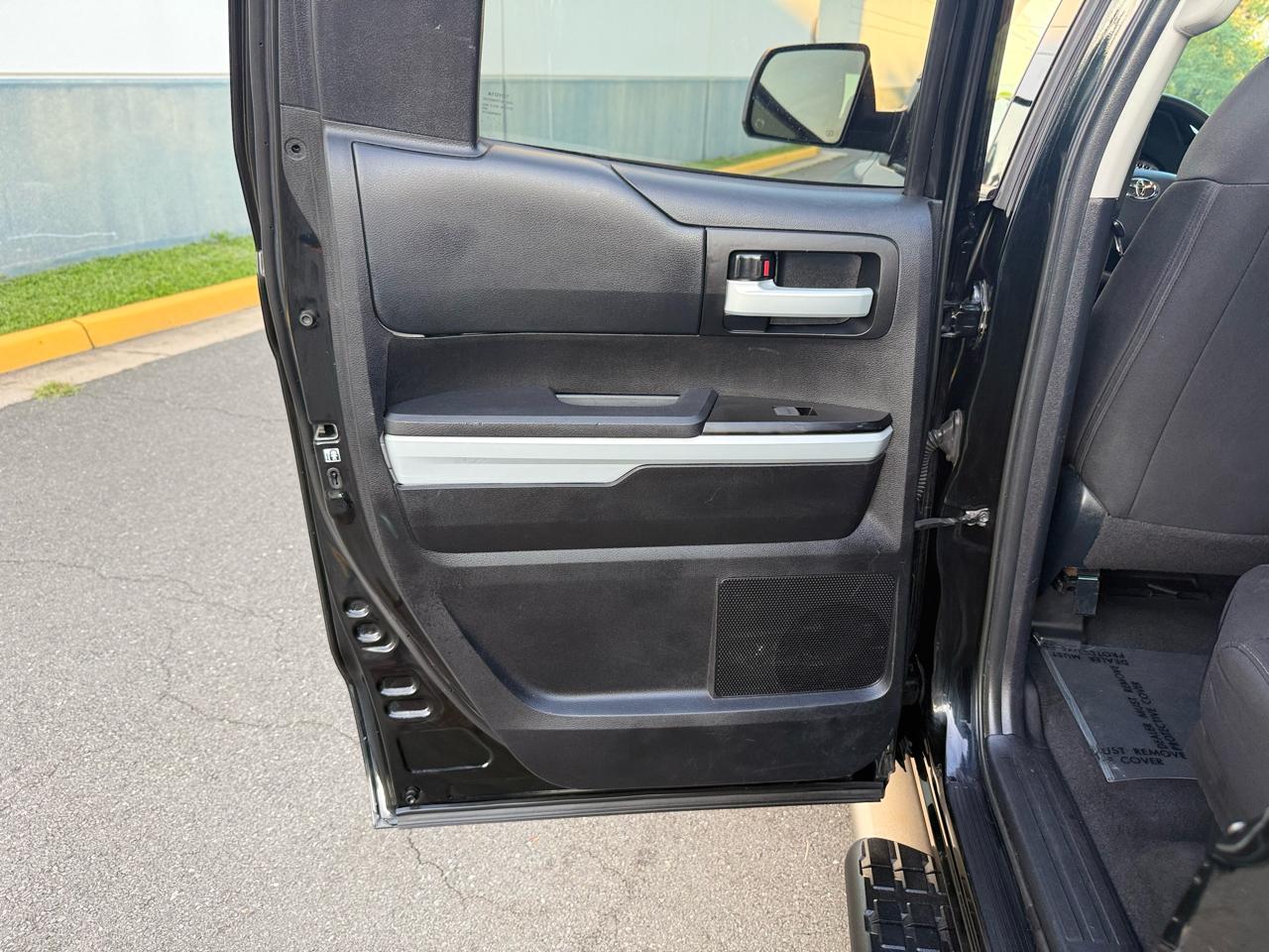 Toyota Tundra 4WD Limited Double Cab 6.5' Bed 5.7L (Natl) 2018