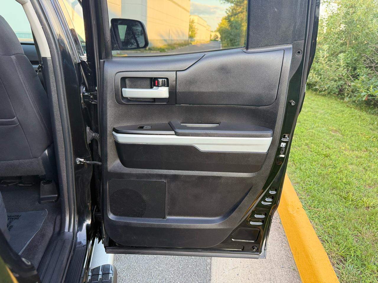 Toyota Tundra 4WD Limited Double Cab 6.5' Bed 5.7L (Natl) 2018