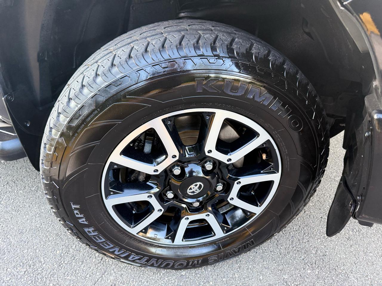 Toyota Tundra 4WD Limited Double Cab 6.5' Bed 5.7L (Natl) 2018
