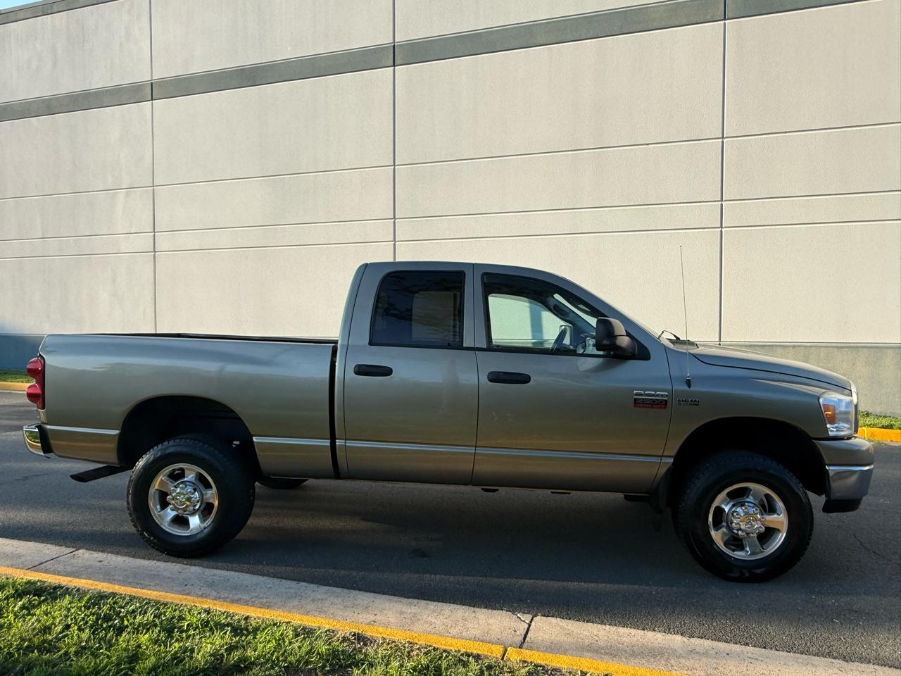 Dodge Ram 2500 4WD Quad Cab 140.5" SLT 2008