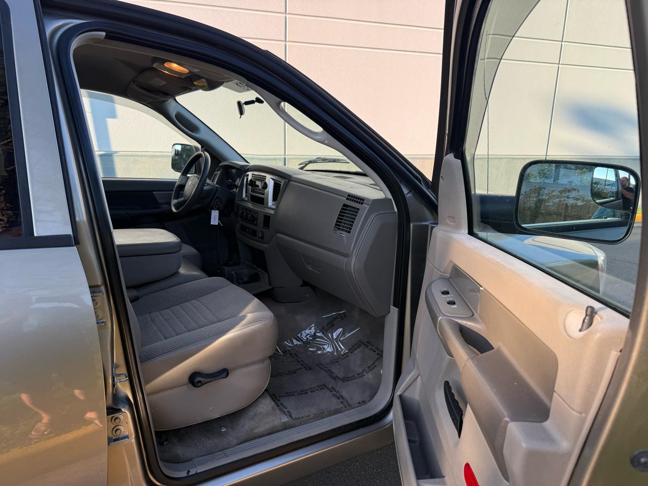 Dodge Ram 2500 4WD Quad Cab 140.5" SLT 2008