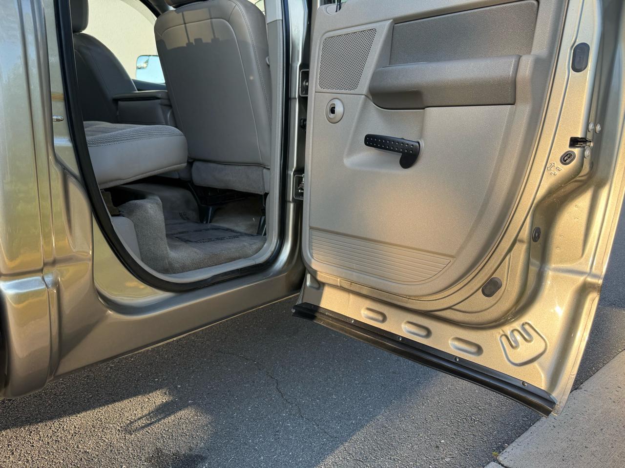 Dodge Ram 2500 4WD Quad Cab 140.5" SLT 2008