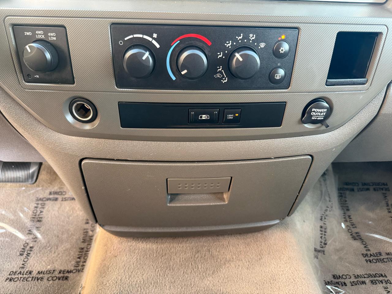 Dodge Ram 2500 4WD Quad Cab 140.5" SLT 2008