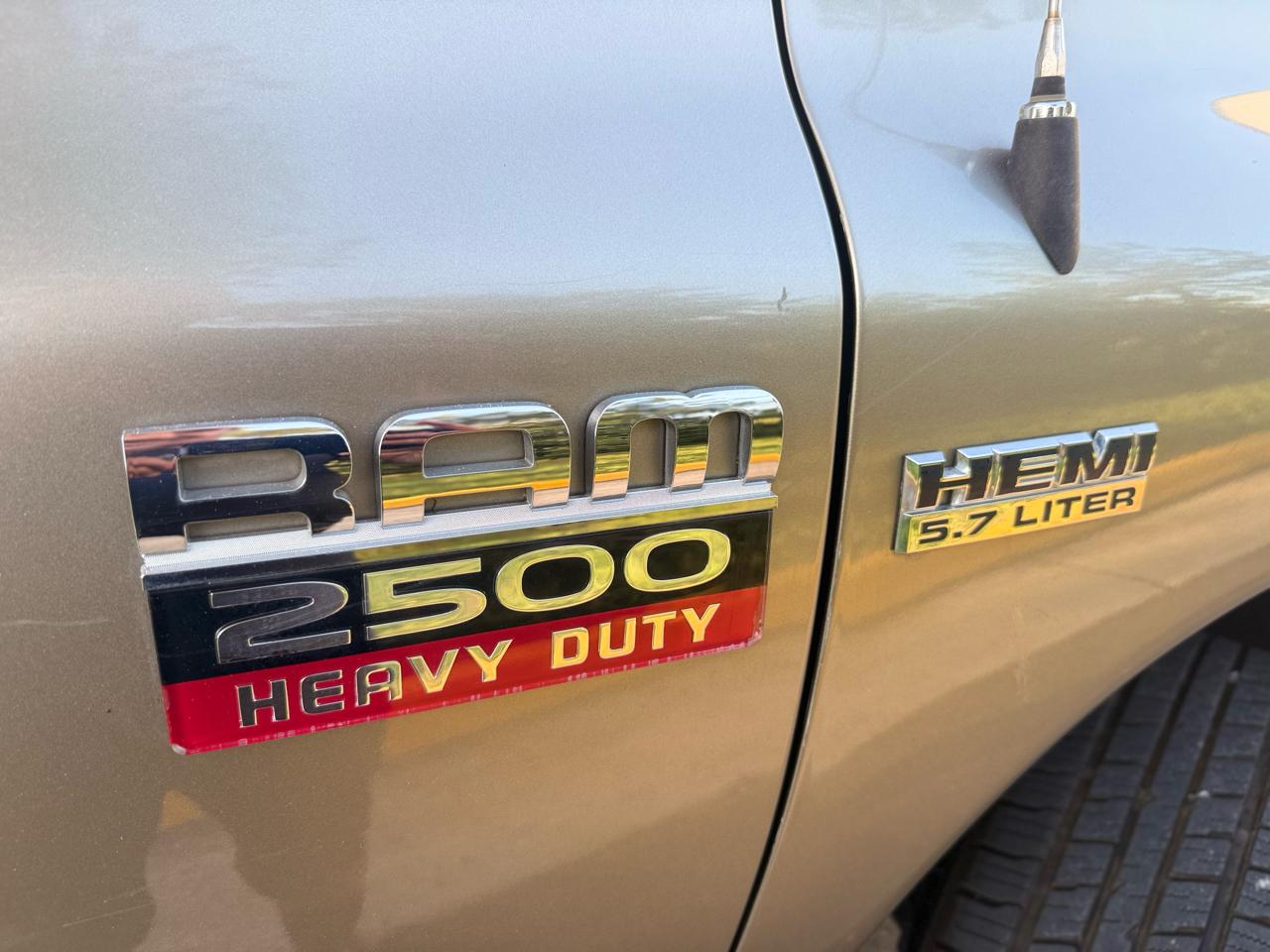 Dodge Ram 2500 4WD Quad Cab 140.5" SLT 2008