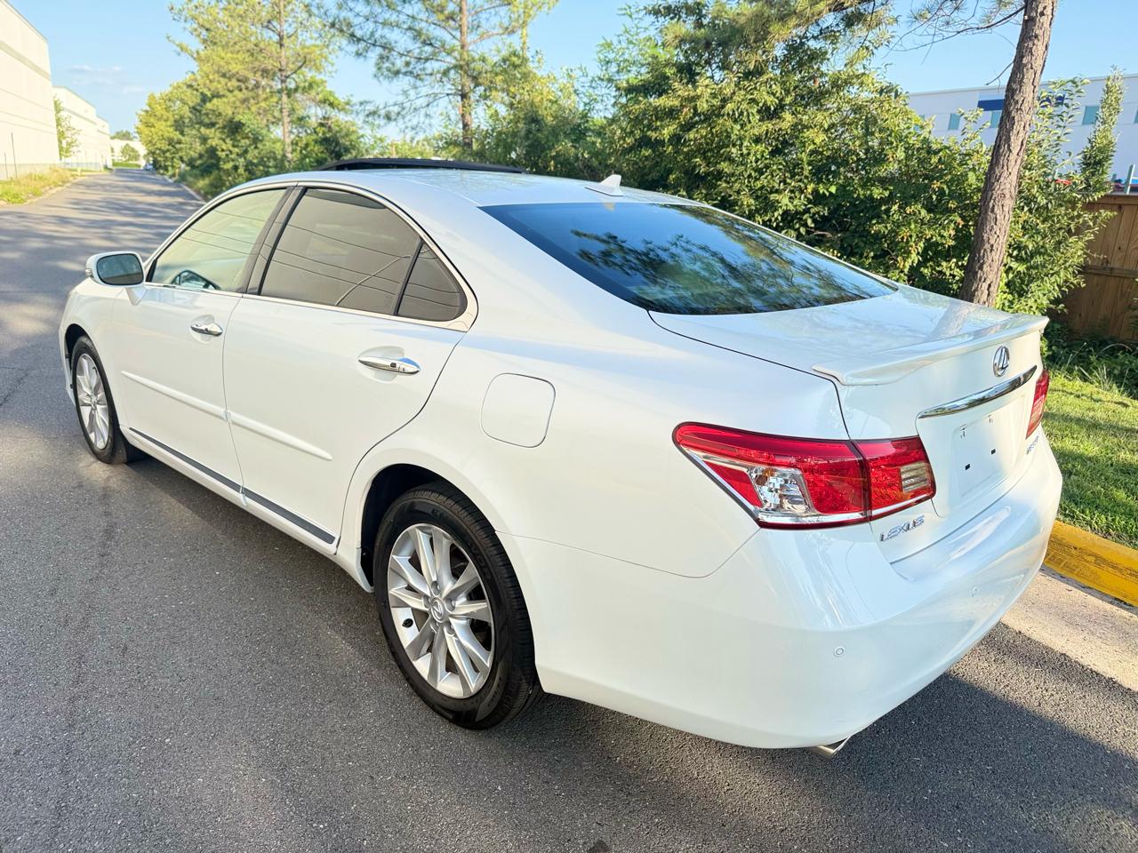 Lexus ES 350 4dr Sdn 2010
