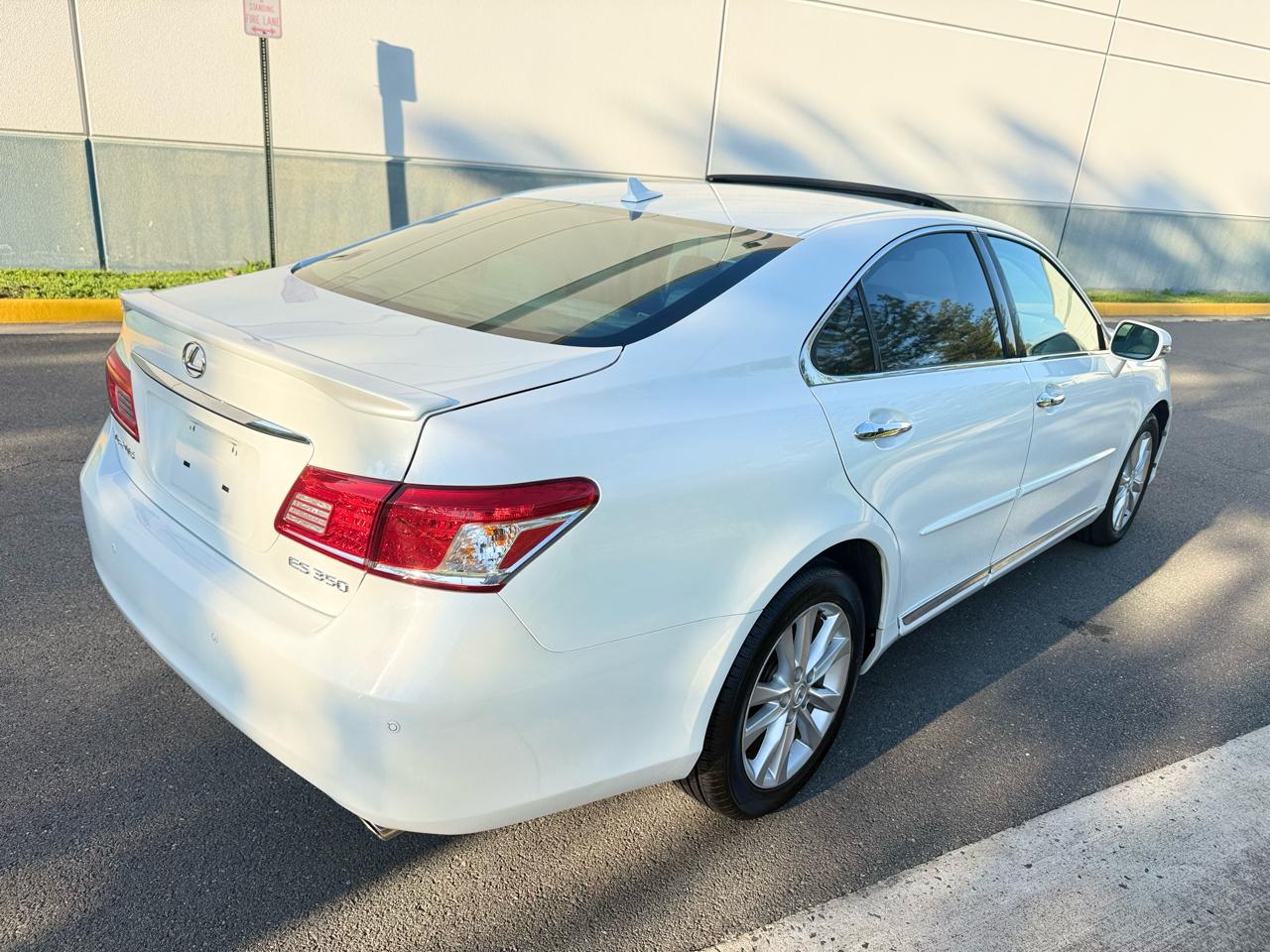 Lexus ES 350 4dr Sdn 2010