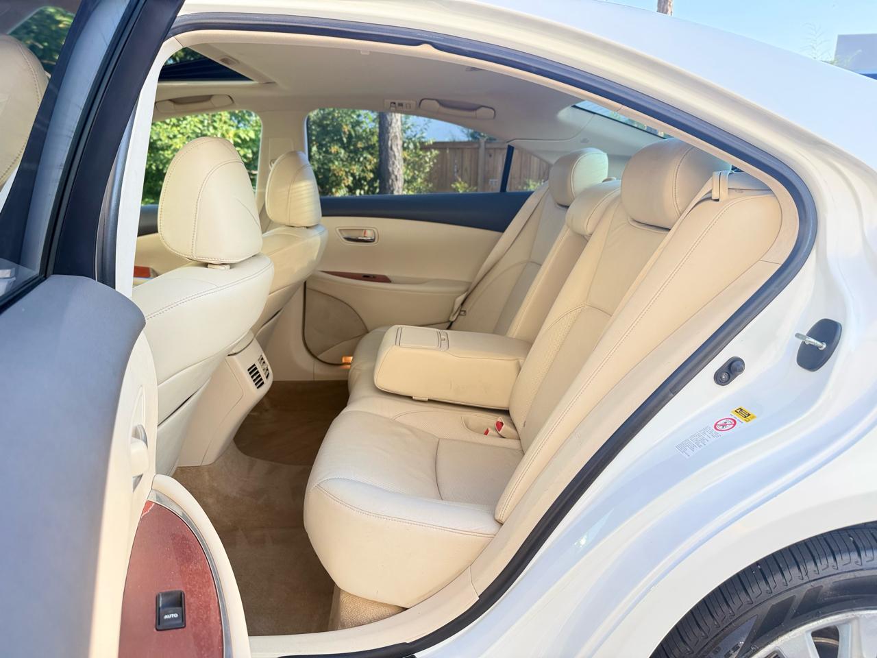 Lexus ES 350 4dr Sdn 2010