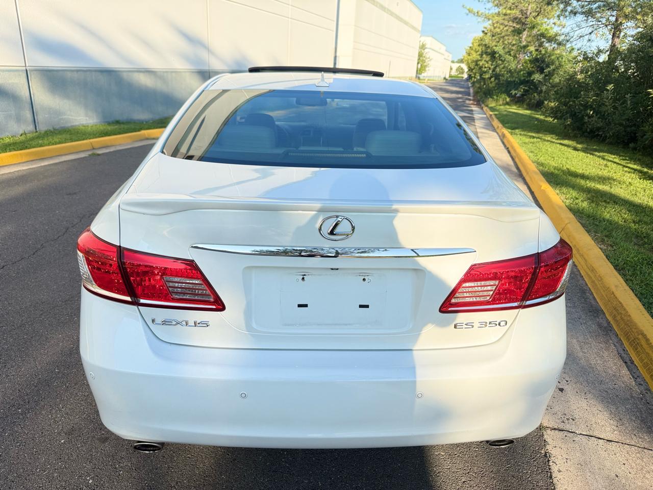 Lexus ES 350 4dr Sdn 2010