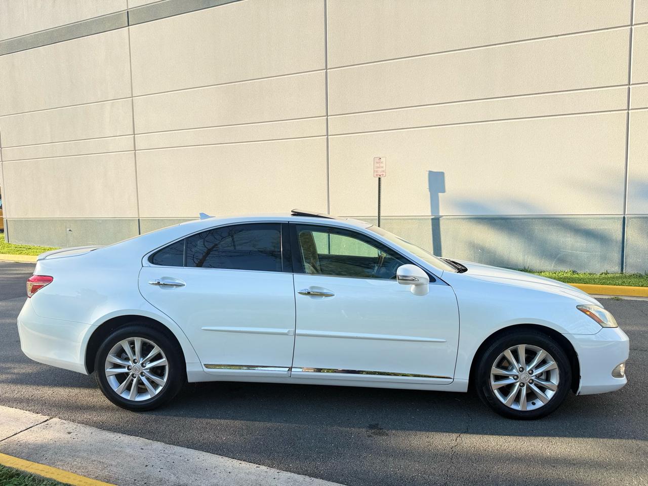 Lexus ES 350 4dr Sdn 2010