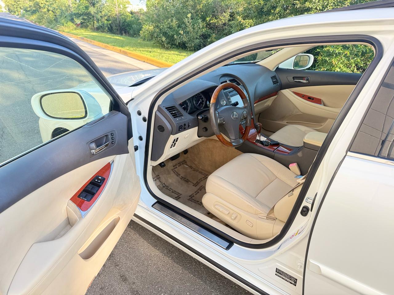 Lexus ES 350 4dr Sdn 2010