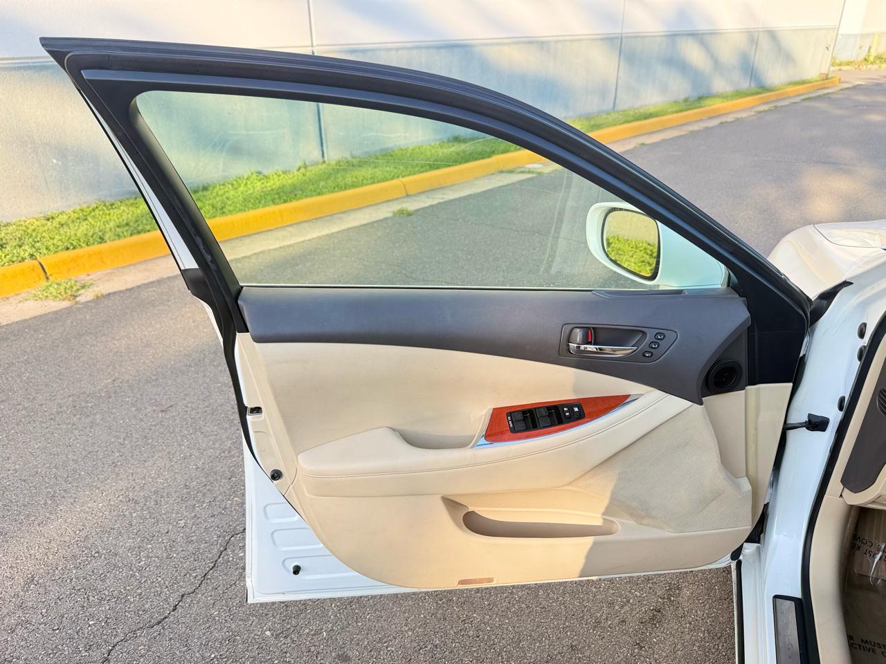 Lexus ES 350 4dr Sdn 2010