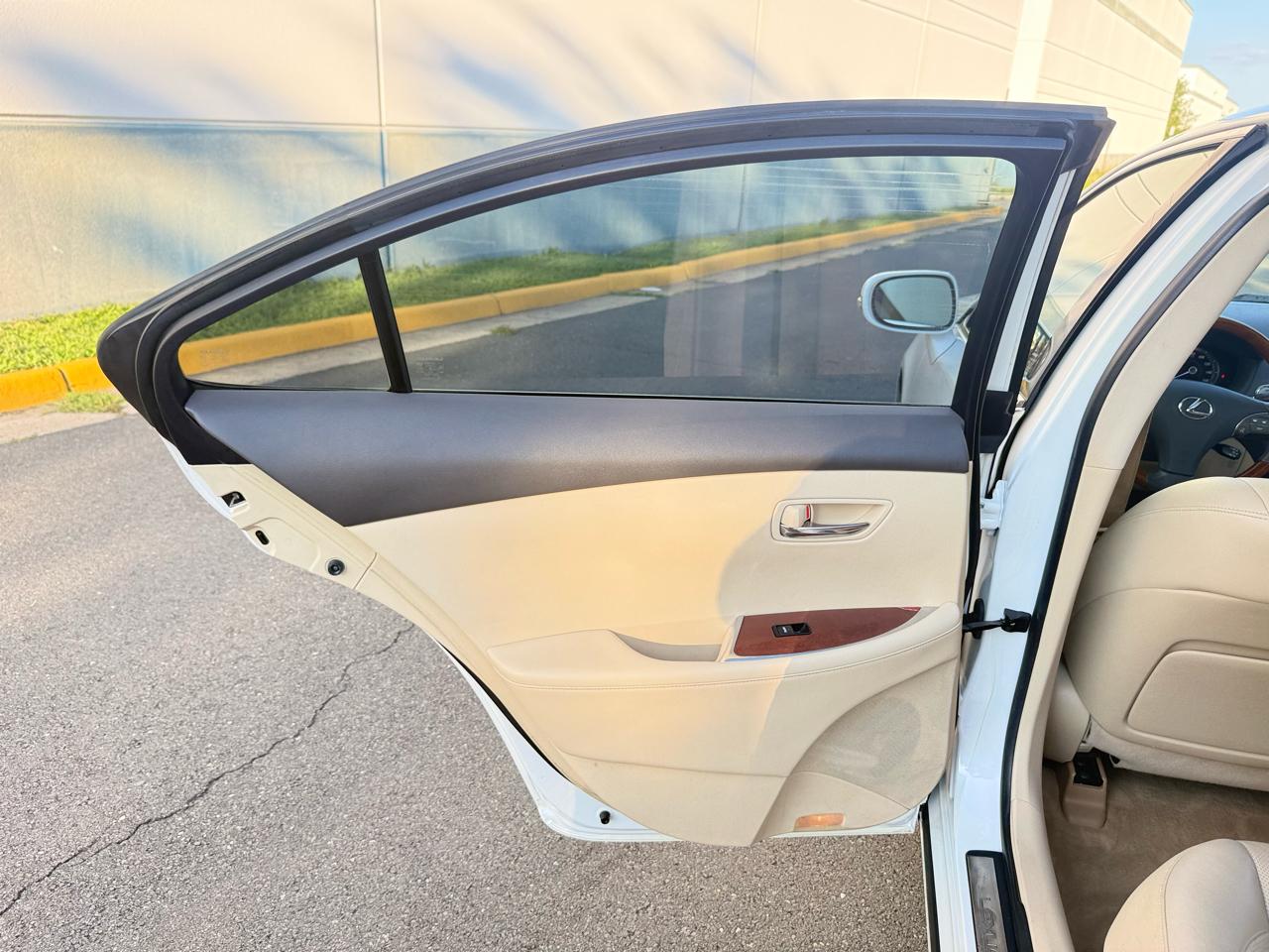 Lexus ES 350 4dr Sdn 2010